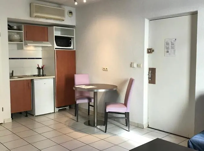 Cite Medievale 250 M Апартаменты